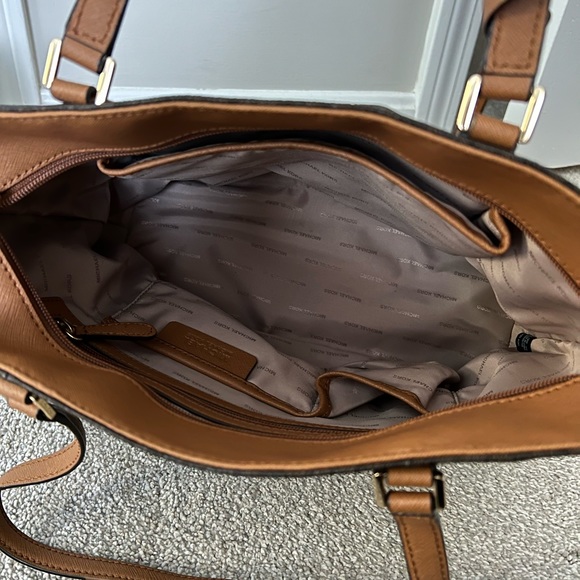 Michael Kors Jet Set Tote - Brown - Picture 4 of 9